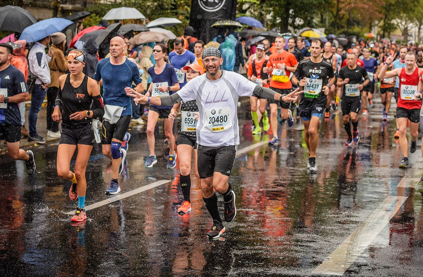 Läufer im Regen beim Berlin Marathon 2019
